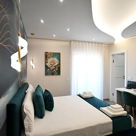 Plaza Luxury Bed and Breakfast 4*